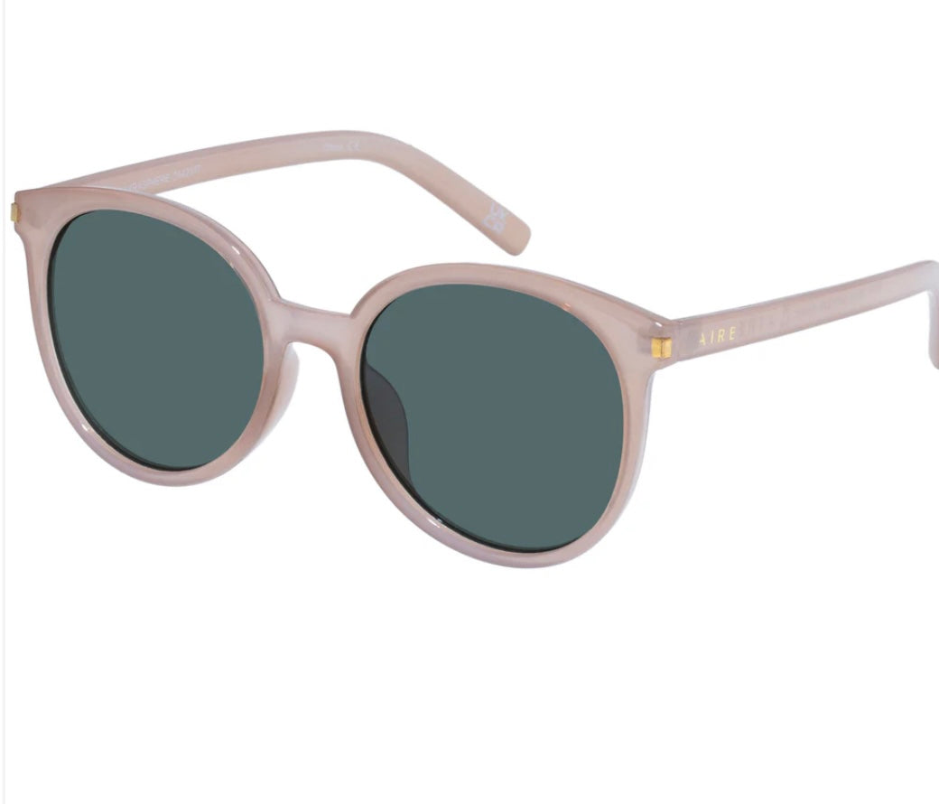 Lyrasphere in Fawn Sunglasses