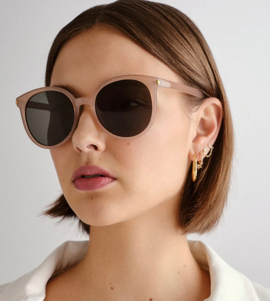 Lyrasphere in Fawn Sunglasses
