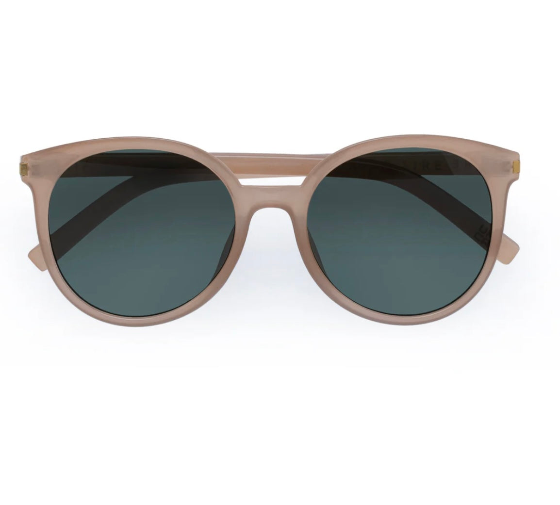 Lyrasphere in Fawn Sunglasses