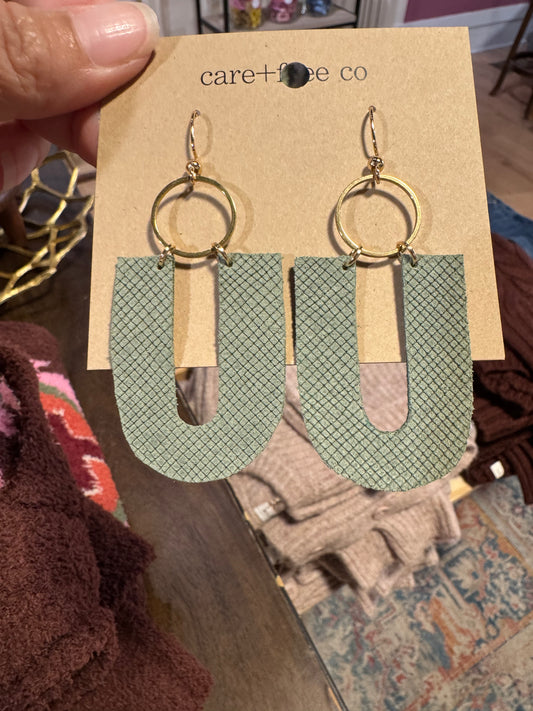 O + U earrings